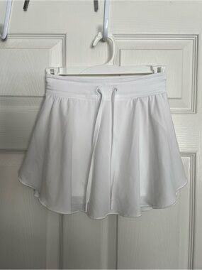 SO Juniors XS White Flowy Tennis Skirt with Drawstring Waist